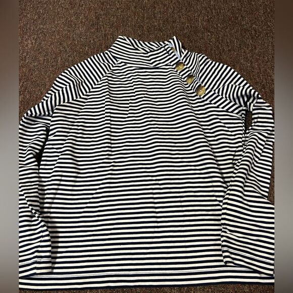 Vineyard Vines Tops - Vineyard vines small striped blouse